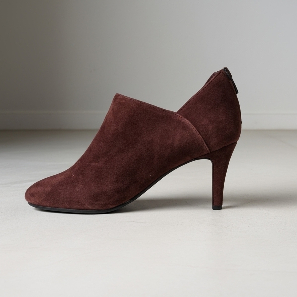 Bandolino Dark Buegundy Suede Heeled Low Cut Booties Size 9 - Picture 4 of 7